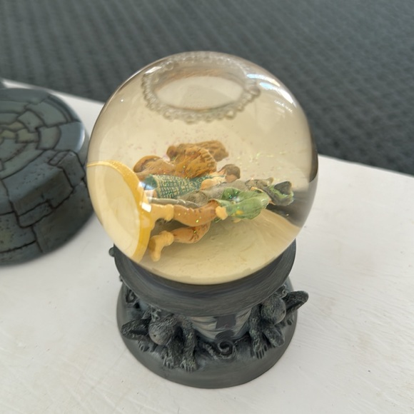 Franklin Mint Witch Snow Globe (figure in globe is detached) - Picture 3 of 6